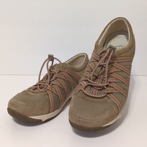 Dansko Honor drawstring hiking sneaker women's size 6.5-7.    EU 37